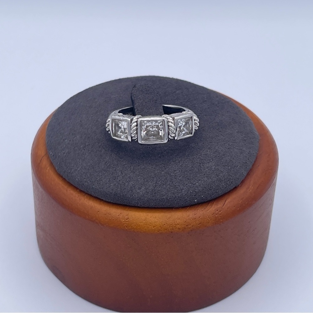 Judith Ripka 3-stone Ring Sterling Silver Ring CZ Cable Motif Designer Band 925 - Picture 5 of 7